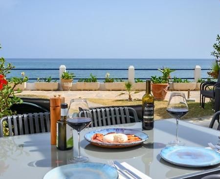 Newly Renovated 2 Bedroom Beachfront House Sitio de Calahonda Eksteriør billede
