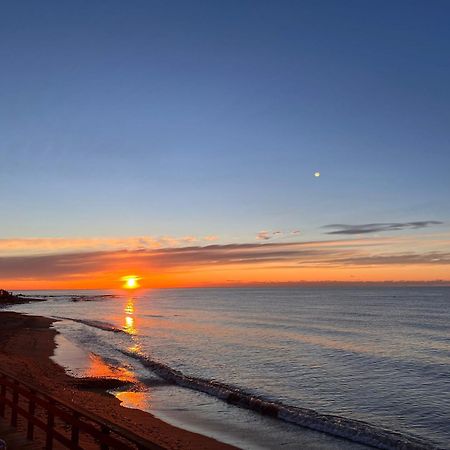Newly Renovated 2 Bedroom Beachfront House Sitio de Calahonda Eksteriør billede