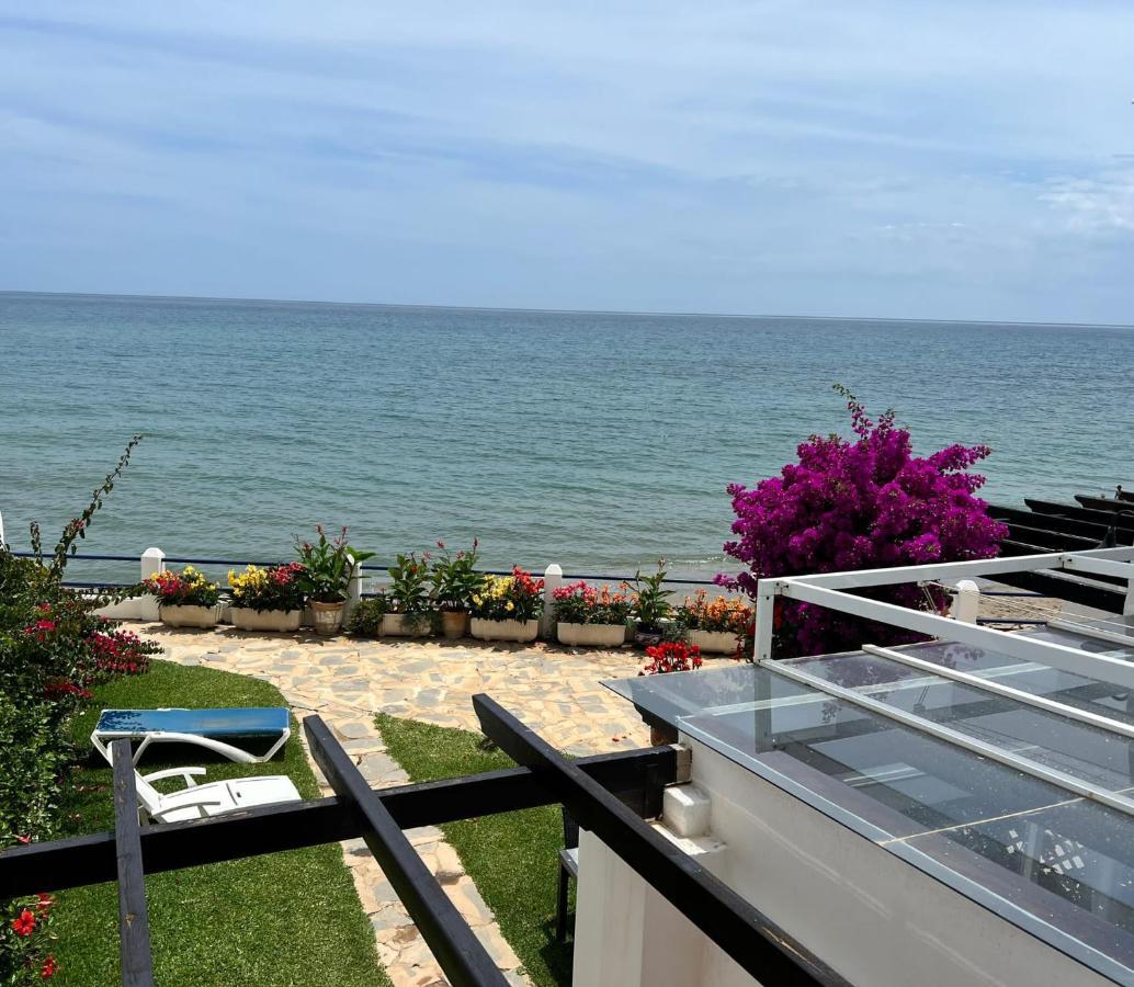 Newly Renovated 2 Bedroom Beachfront House Sitio de Calahonda Eksteriør billede