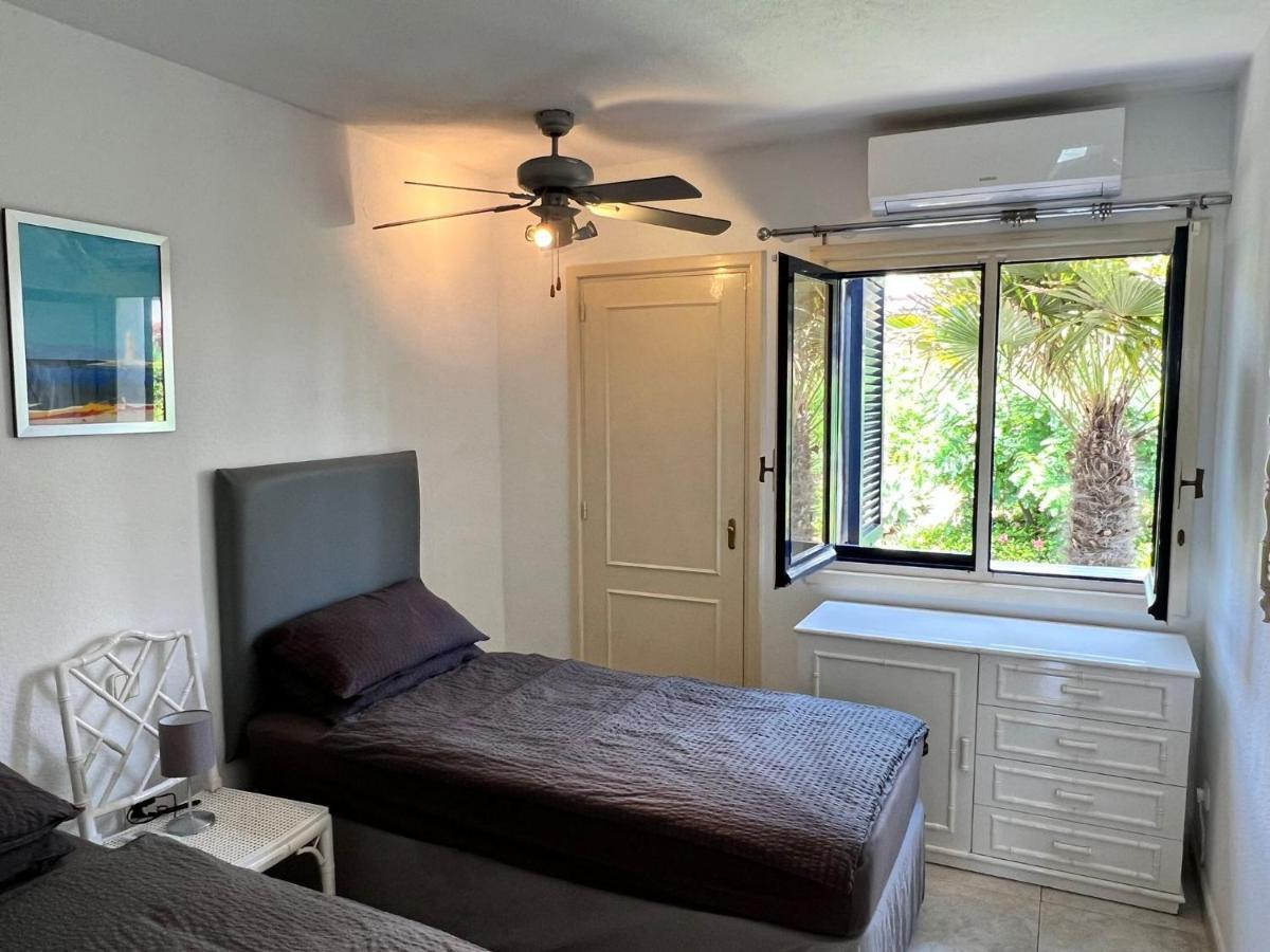 Newly Renovated 2 Bedroom Beachfront House Sitio de Calahonda Eksteriør billede