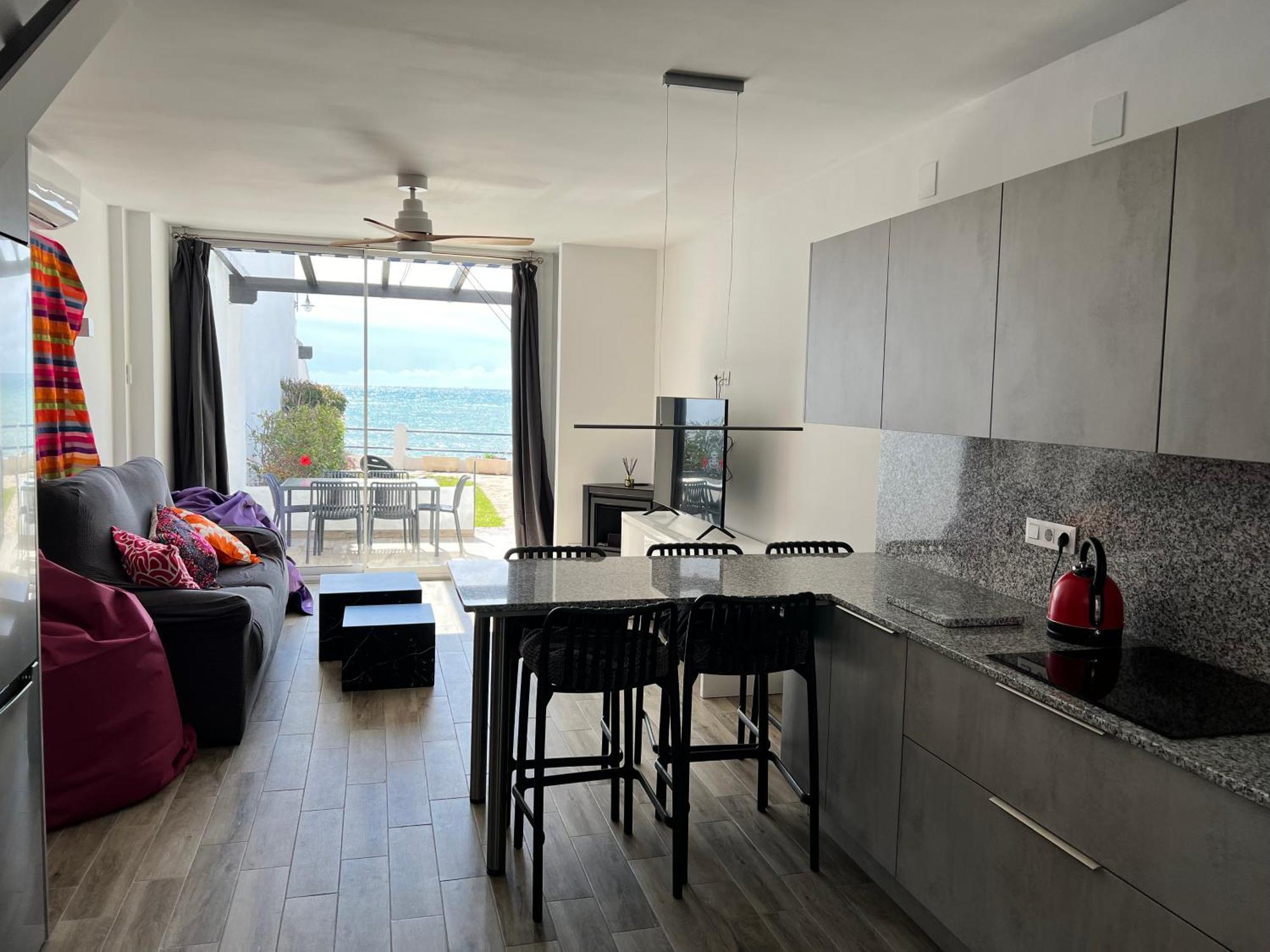 Newly Renovated 2 Bedroom Beachfront House Sitio de Calahonda Eksteriør billede