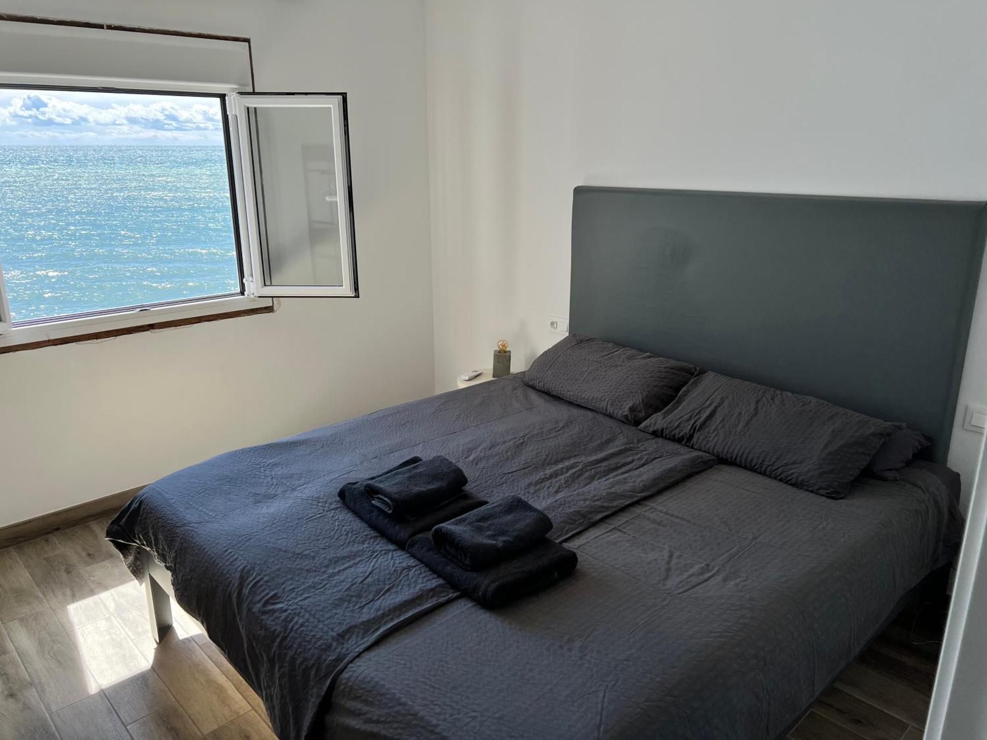 Newly Renovated 2 Bedroom Beachfront House Sitio de Calahonda Eksteriør billede