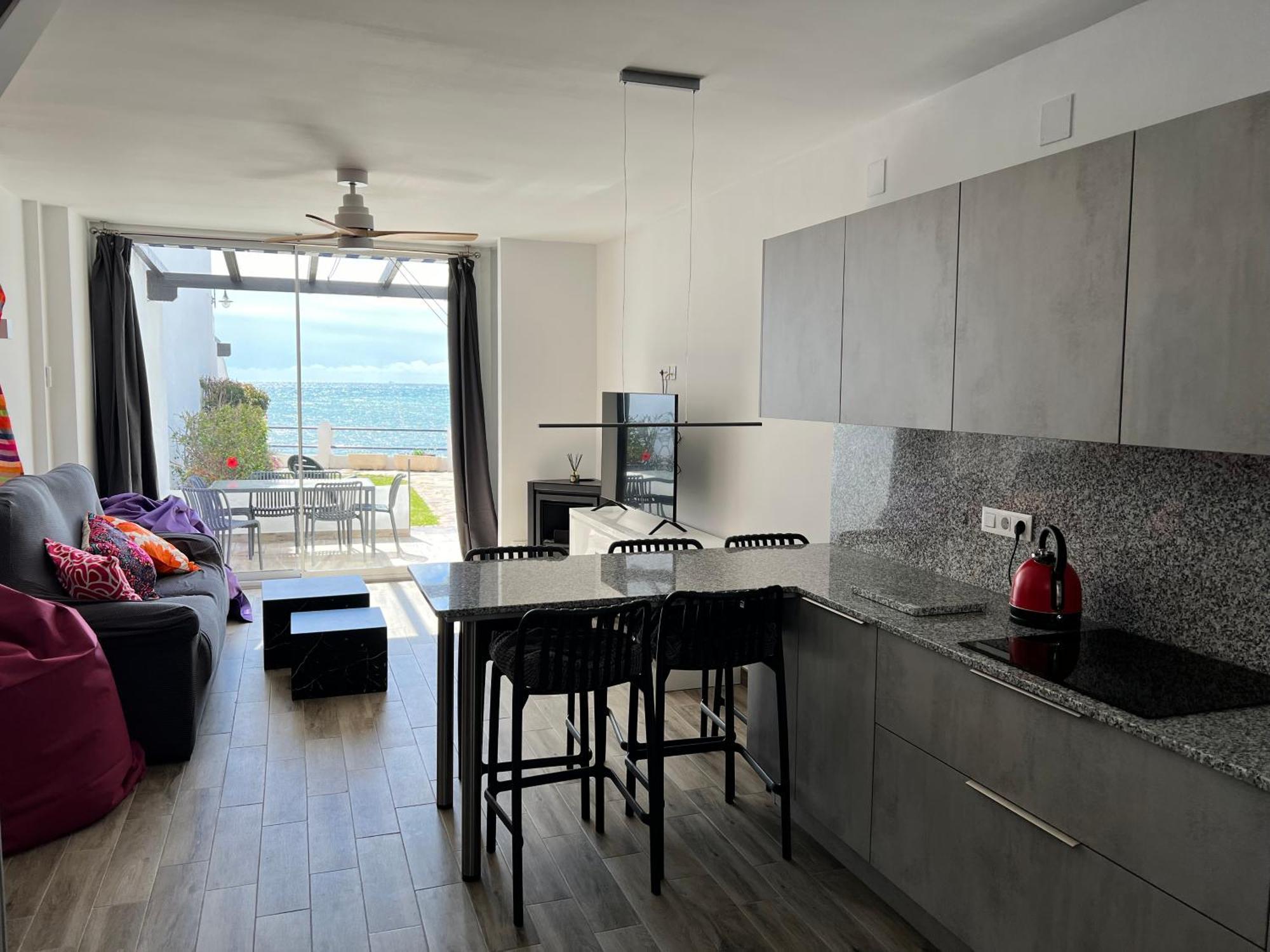 Newly Renovated 2 Bedroom Beachfront House Sitio de Calahonda Eksteriør billede
