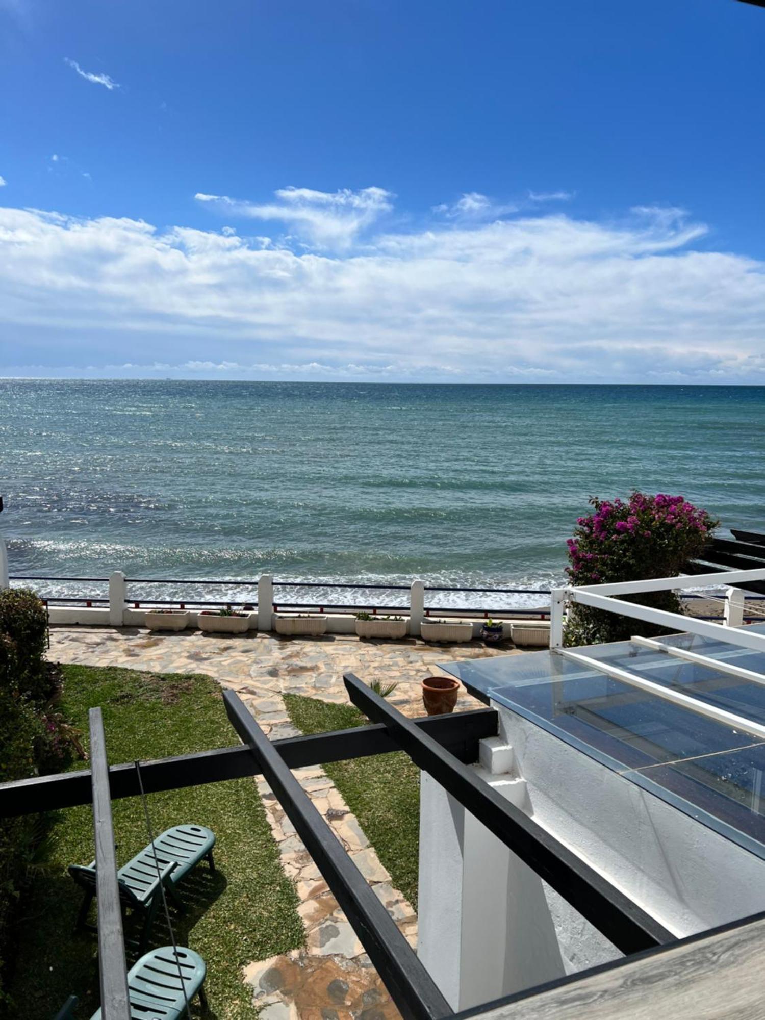 Newly Renovated 2 Bedroom Beachfront House Sitio de Calahonda Eksteriør billede