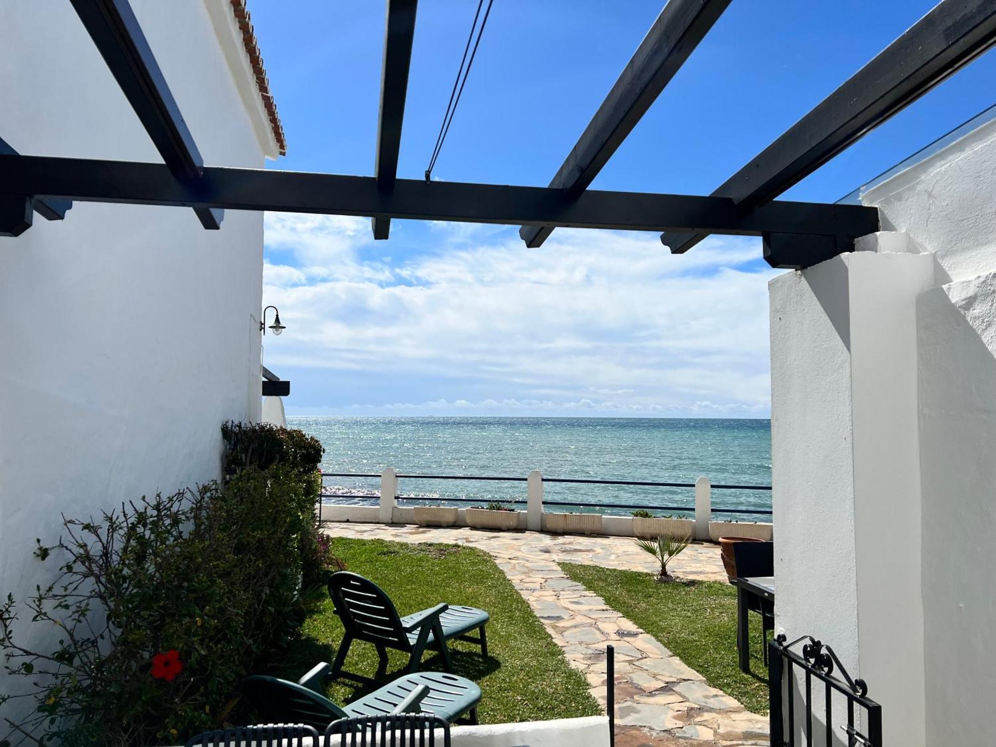 Newly Renovated 2 Bedroom Beachfront House Sitio de Calahonda Eksteriør billede