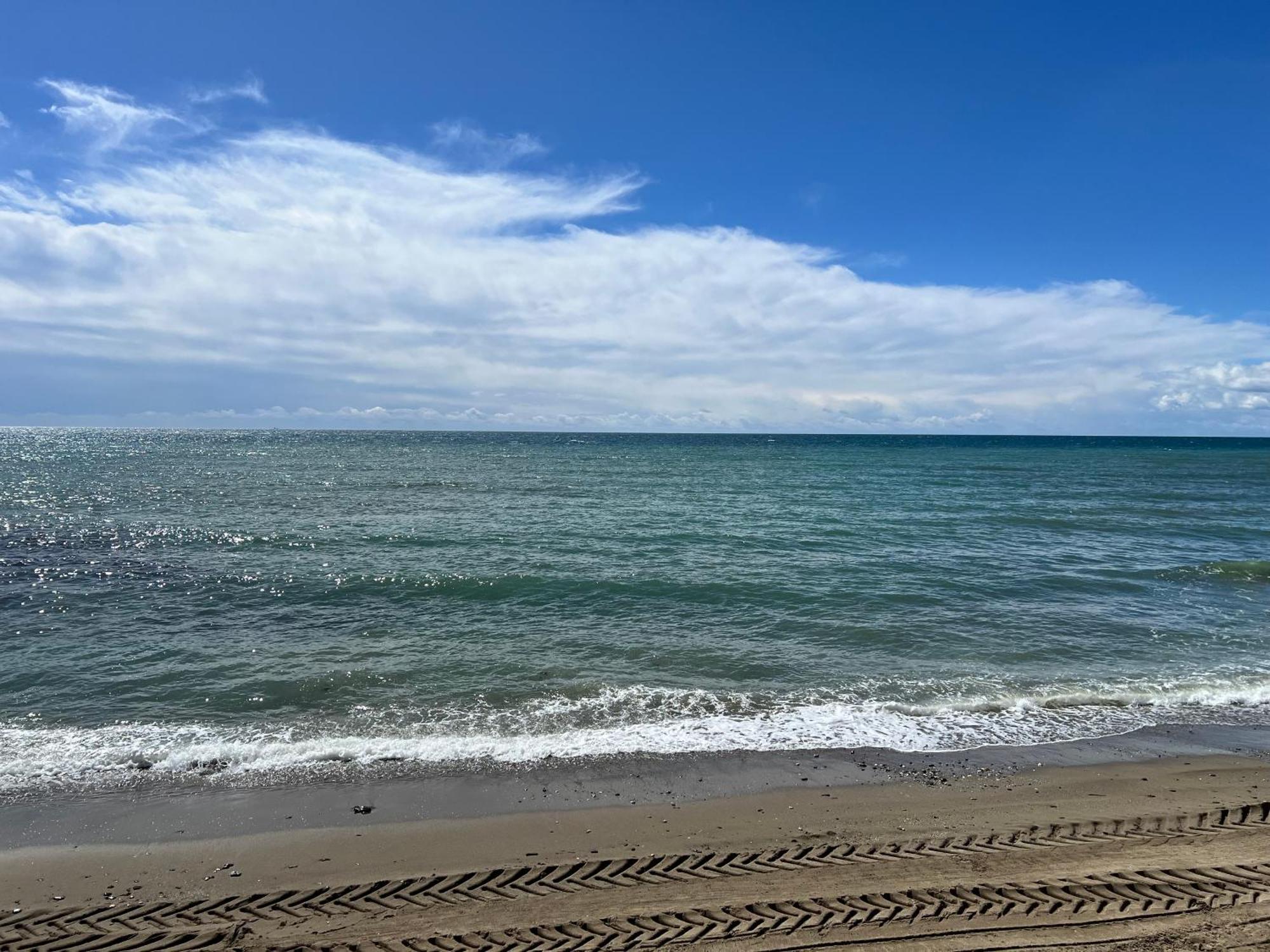 Newly Renovated 2 Bedroom Beachfront House Sitio de Calahonda Eksteriør billede