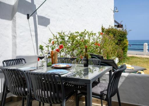 Newly Renovated 2 Bedroom Beachfront House Sitio de Calahonda Eksteriør billede