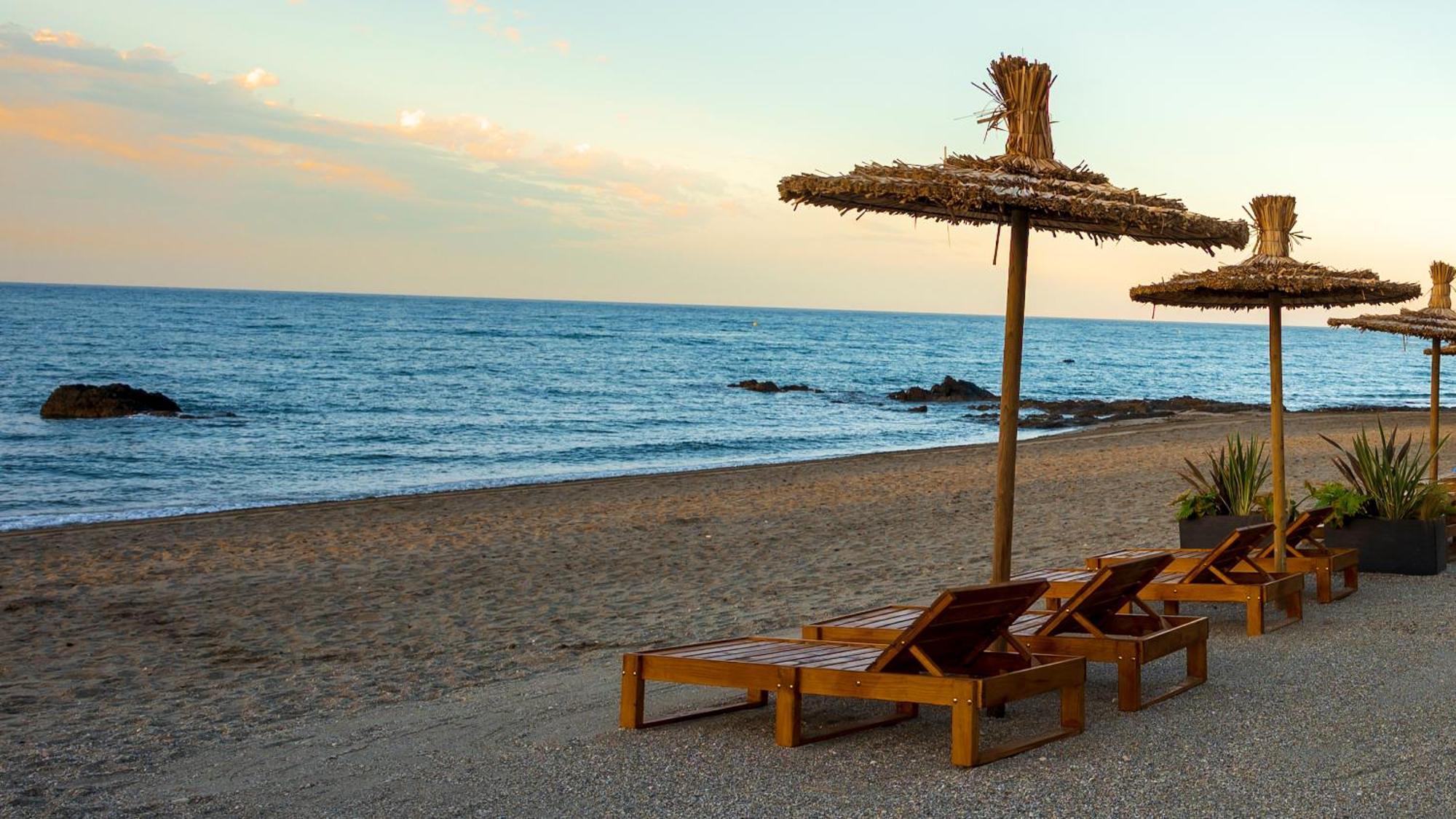 Newly Renovated 2 Bedroom Beachfront House Sitio de Calahonda Eksteriør billede